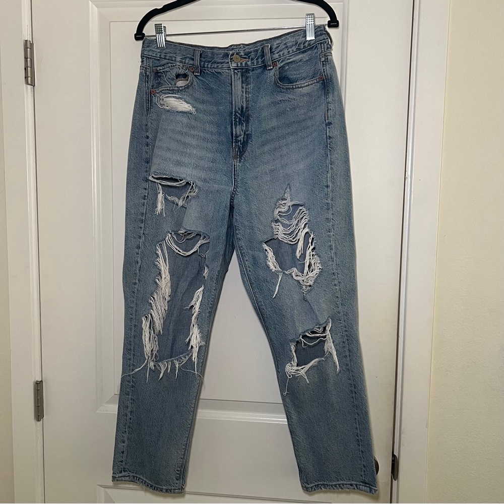American Eagle Highest Rise Mom Jean Size 10 Short
